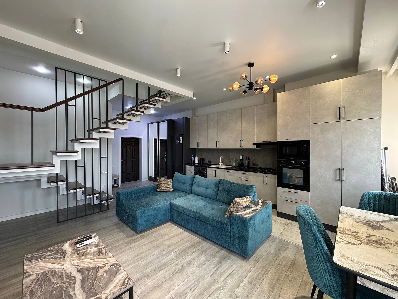 Продажа 2-комнатной квартиры в Юнусабадском районе, 80 м² — Алайский рынок, ЖК Poytaxt Gavhari — Ташкент, yunusabad